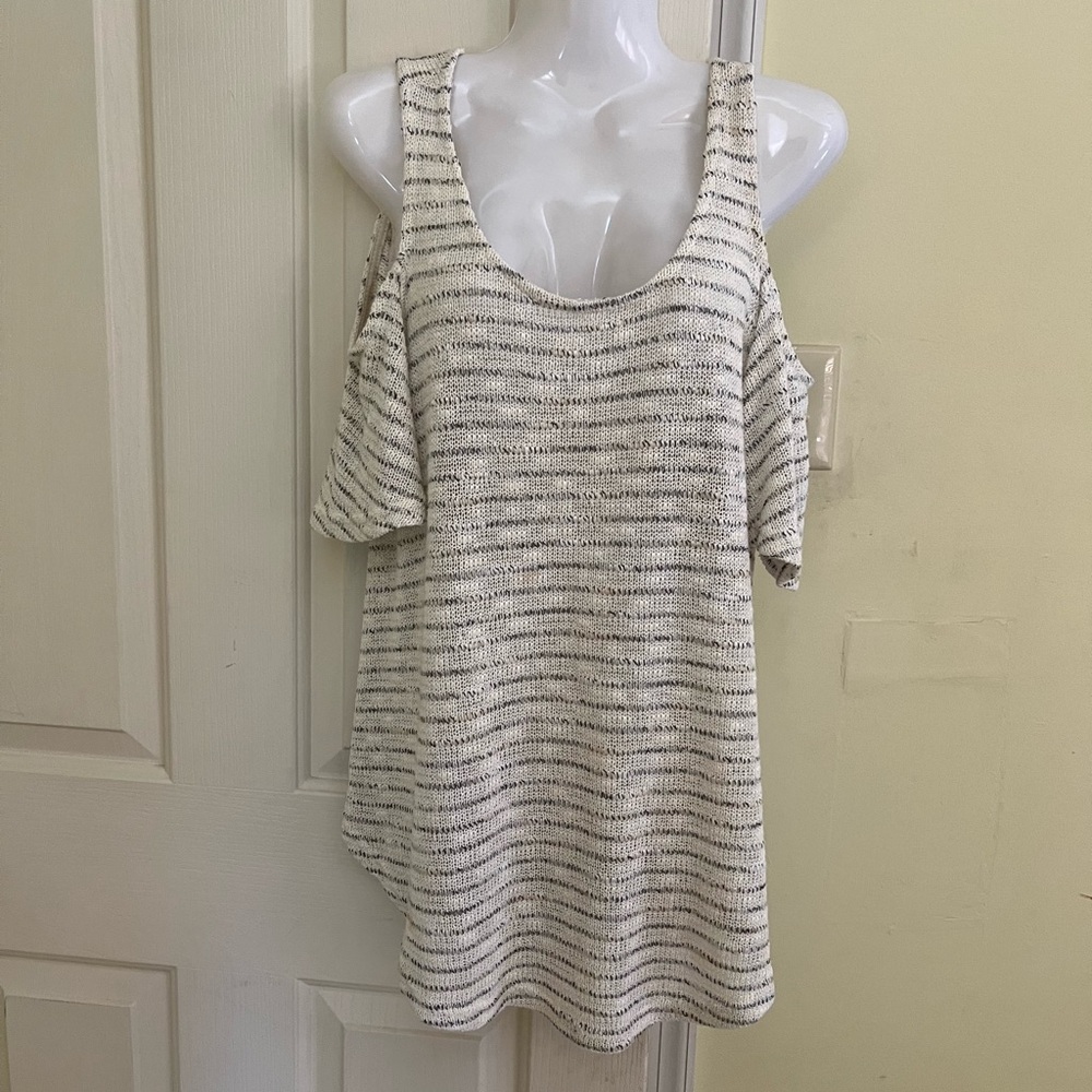 Umgee Cold shoulder tunic top Size L